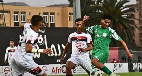 توقفت أكثر من نصف ساعة.. أعمال الشغب تصاحب مباراة شباب المحمدية والدفاع الجديدي (فيديو)
